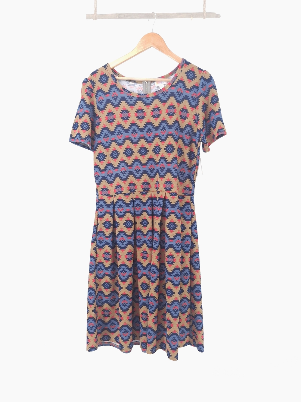 ✨NWT LuLaRoe Amelia Dress 2XL Aztec Tribal Diamond Print Pleated Pockets✨